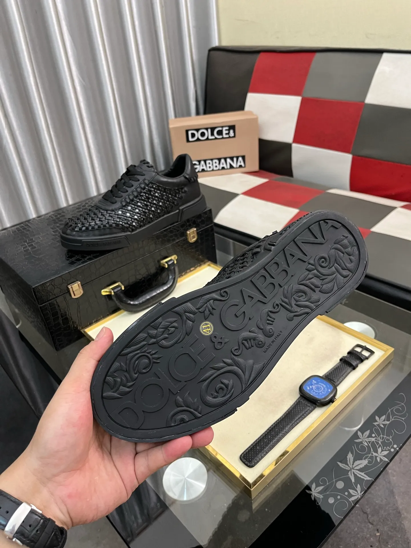 Men's shoes 💰458⌚️⌚️DG's latest popular casual shoes 🔥🔥, the tongue has the brand's iconic details, and the combination of silk cowhide and cow suede enhances the style. Fashionable and versatile, it can complement any look. Create an exquisite design with unique dynamic vitality and modern atmosphere, showing modern elegance. Size: 38-463️⃣Colors available